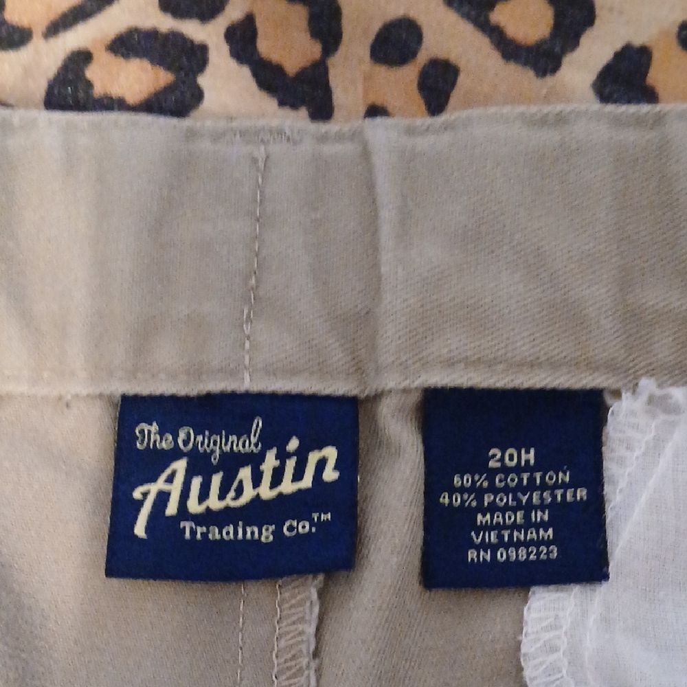 Austin Clothing Co. Kids Tan Shorts Boys Sz 20husky, well taken care of smoke fr
